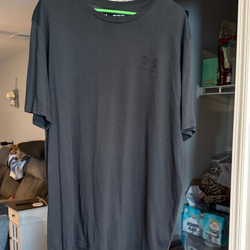 Men’s XXL Under Armour Shirt